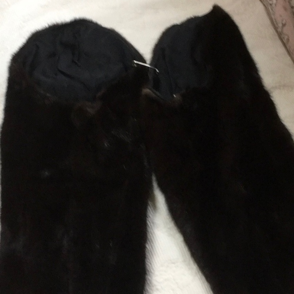 Black mink sleeves ( new) - Picture 2 of 3